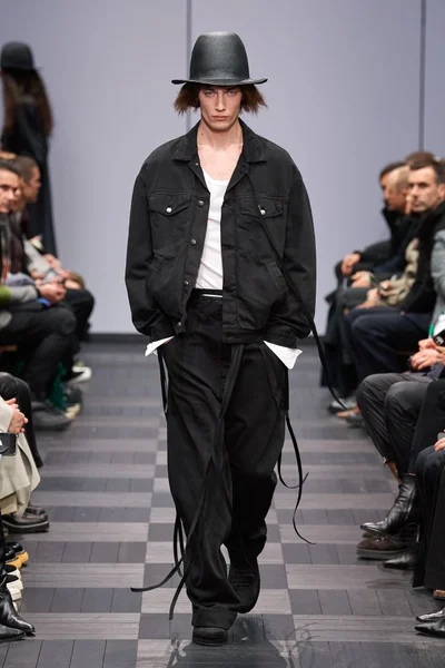 Look 15